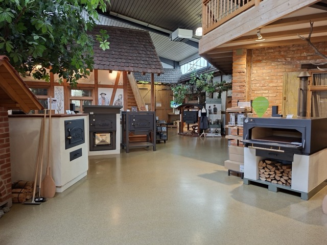 H&auml;ussler Backdorf &mdash; Holz&ouml;fen in der Manufaktur